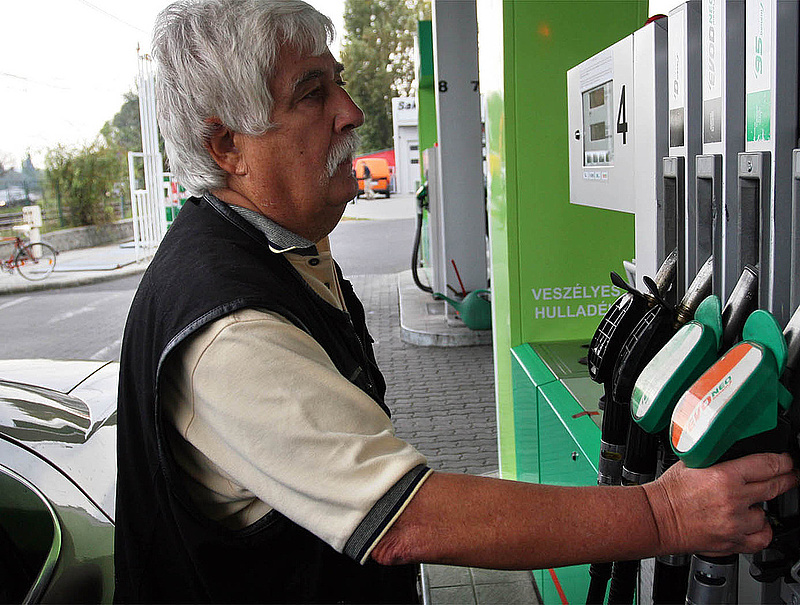 Döbbenet a kutakon: a benzin fölé kergeti a dízel árát a kormány