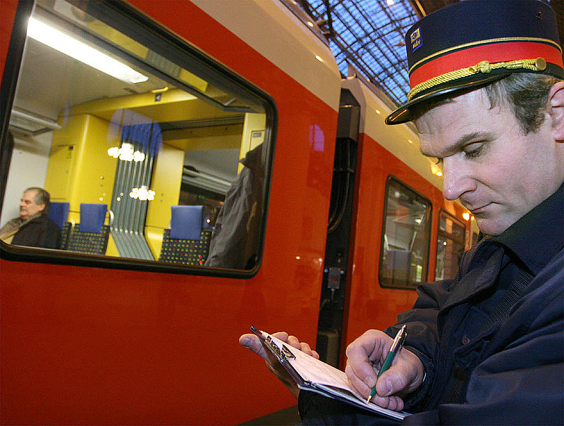 Így drágulnak a busz- és vasúti tarifák 2012-ben - vége az ingyenjegynek