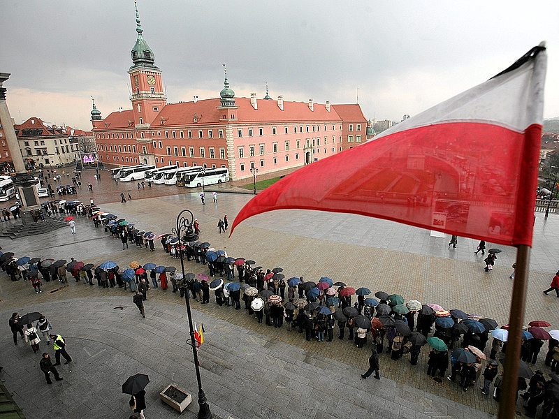 Bizalmat kapott az új kormány Lengyelországban