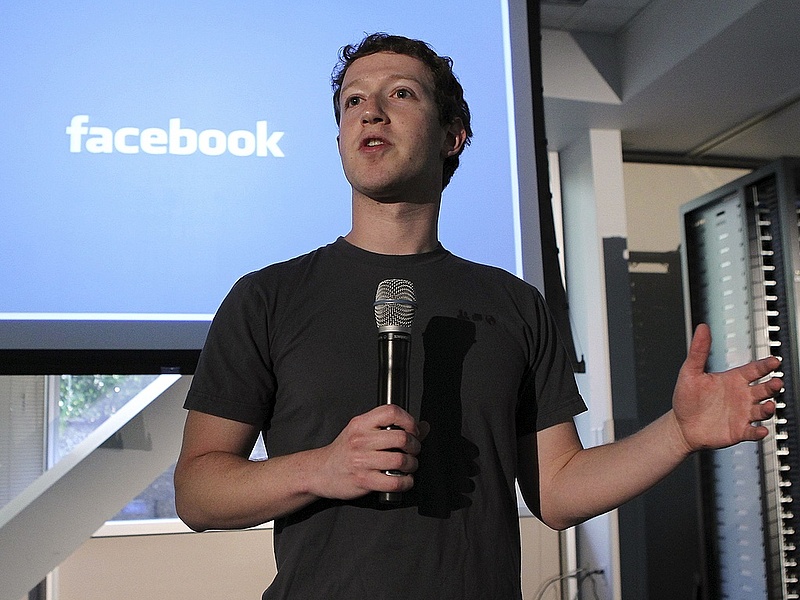 Egymilliárd dolláros kiszállást terveznek a Facebook befektetői