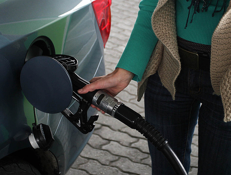Most emelhetné meg a benzin adóját a kormány