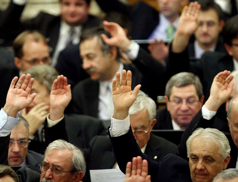 Hétfőn szavaznak, hogy meglegyen a Fidesz-KDNP kétharmada