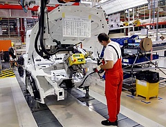 Így változtatott a fizetéseken az Audi magyar partnere - komoly vita jöhet (reagált a Syncreon)