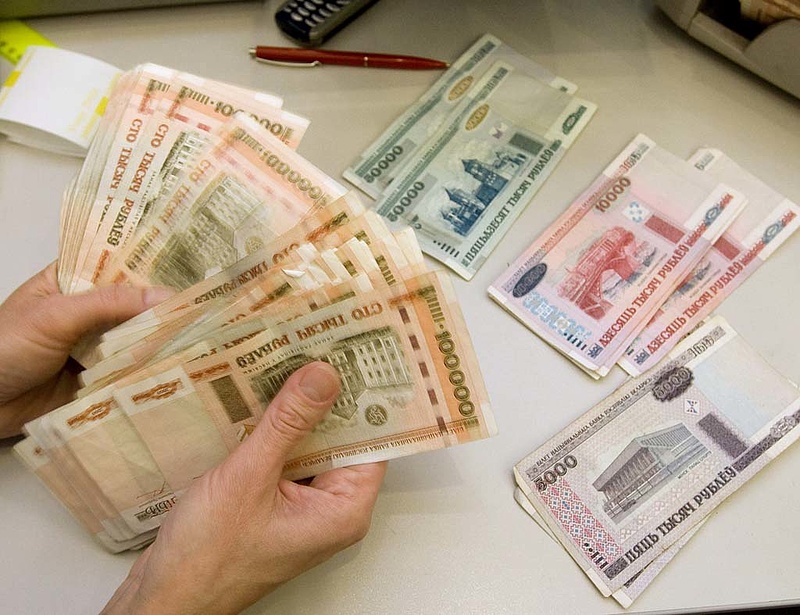 A fehérorosz rubel végéről levágják a nullákat jövőre