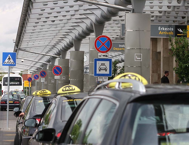 Fennakadások vannak a reptéri taxis szolgáltatásban