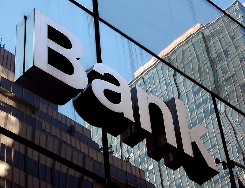 Tőzsdezárás után jön a bukott bankok listája