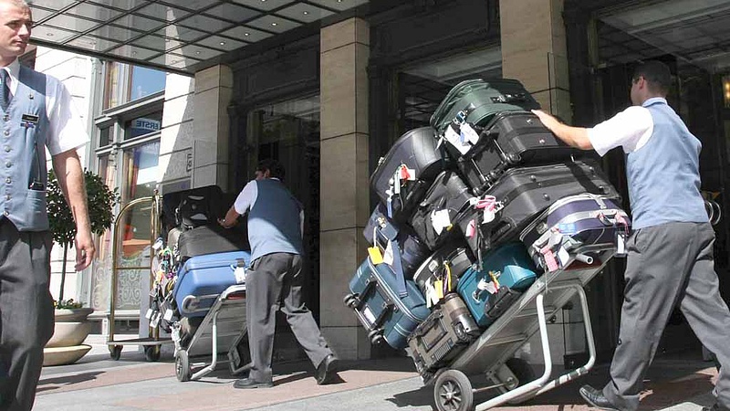 Titokban ömlik a pénz Mészáros szállodáiba? - Reagált az MFB