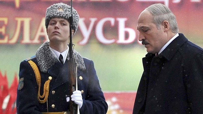 Lukasenka üzent: Moszkva szükség esetén beavatkozik