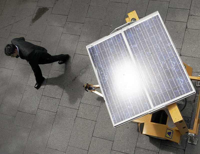 Kínai napelemgyártók ellen indított eljárást az EU
