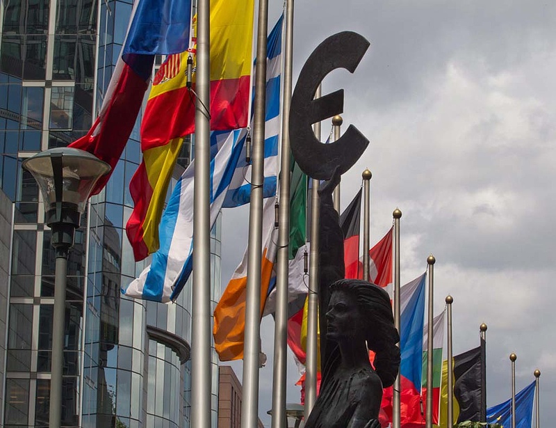 Az EU 25 tagországa igent mondott az új pénzügyi unióra