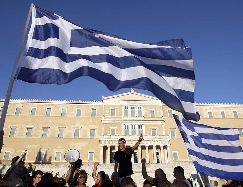 Jegybankár: Görögországnak el kellene hagynia az euróövezetet
