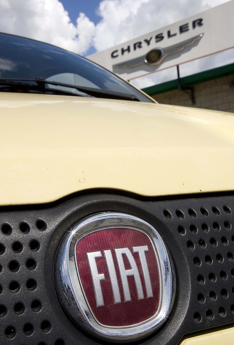 Légzsákok javítására hív vissza 1,9 millió autót a Fiat Chrysler