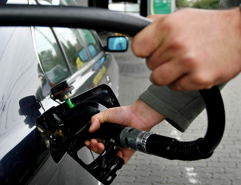 Mikor csökkennek a benzinárak? - itt a válasz