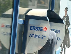 Bírság az Erste Banknak a végtörlesztési űrlapért