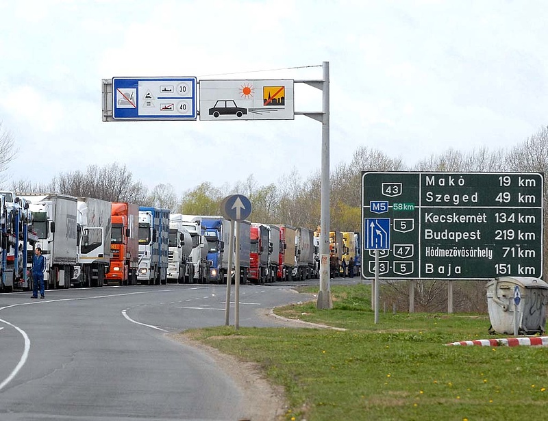 Gondot okoz az erős forgalom a román-magyar határon