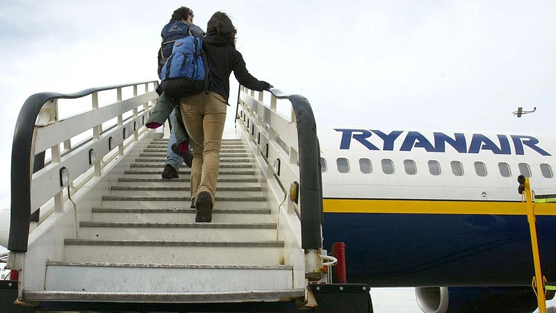 Átverte a Ryanair a magyar utasait - bírságolt a GVH 
