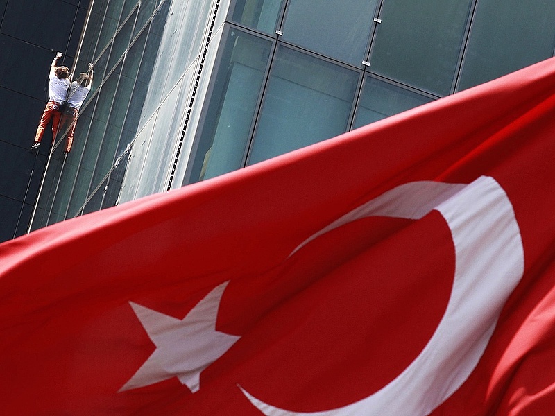 Kivonulnak a törökök Magyarországról