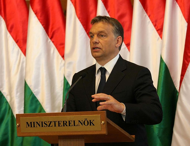 Orbánnak áll a zászló - FT