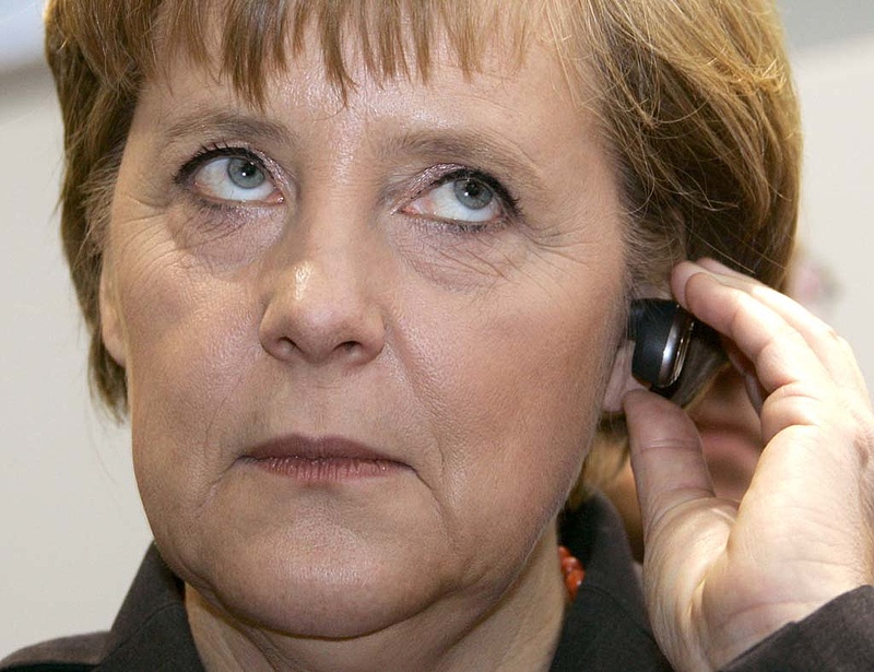 Erősödik a morgolódás a két tűzközé került Merkel körül