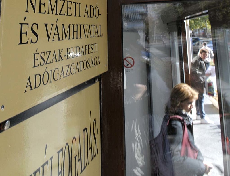 Mindenki bukik a magyar kormány adójavaslatával
