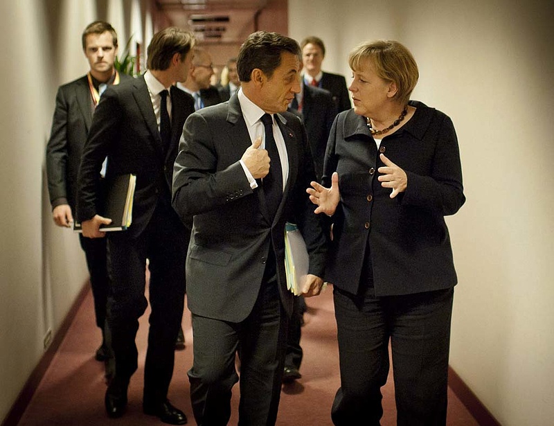Merkel a tetteket vár a görögöktől