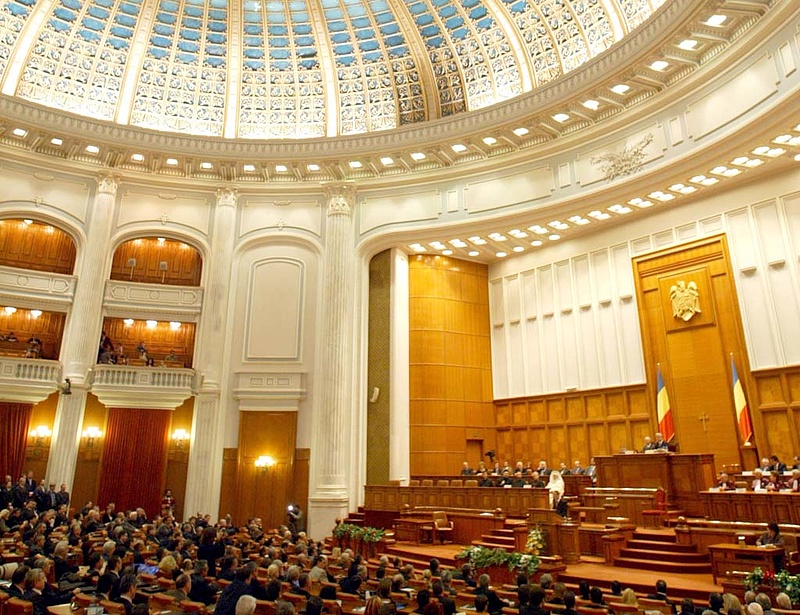 Magyar példát követ a román parlament