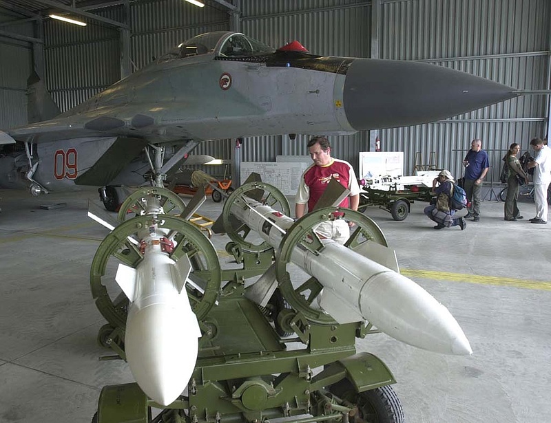 Zuhanórepülésben a MiG
