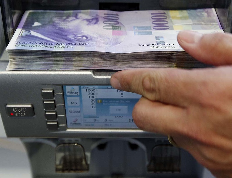 Így kaphatnak több ezer dollárt a svájci bankok ügyfelei