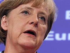 Váratlan fordulat: rátámadtak Merkelre
