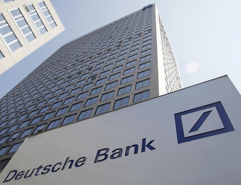 A bankok húzzák le Európát