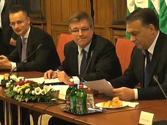 Megbeszélés péntek reggel Orbánnál Simor részvételével