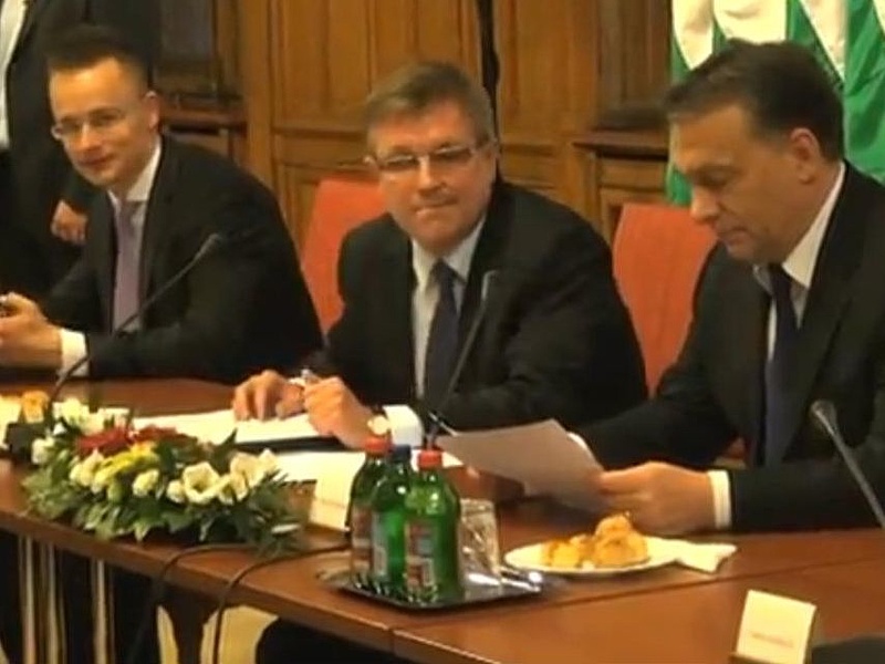 Megbeszélés péntek reggel Orbánnál Simor részvételével