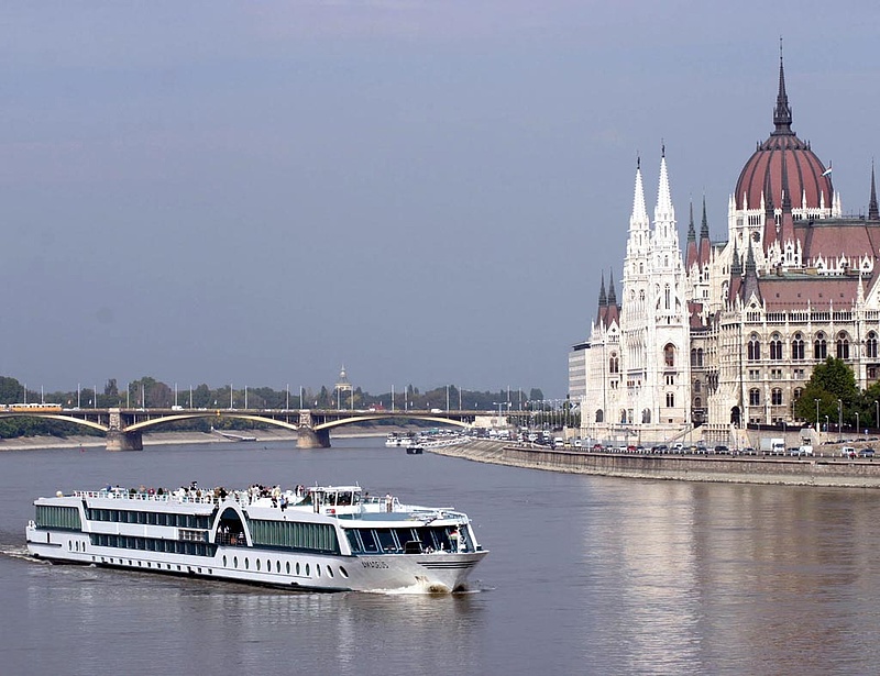 Három járattal éled újra a budapesti hajózás