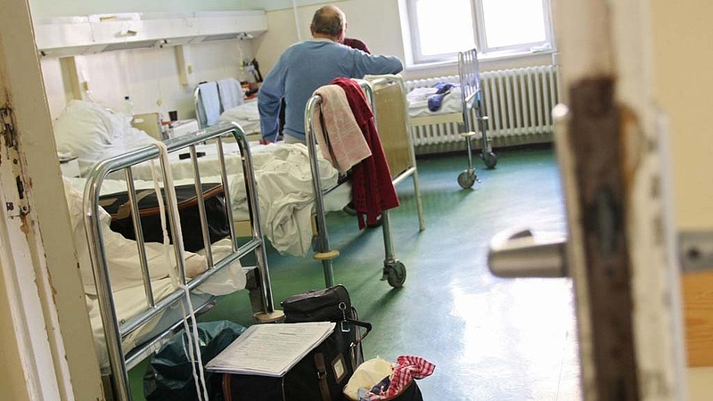 Sorozathibák a kórházakban - új ÁSZ-jelentés érkezett