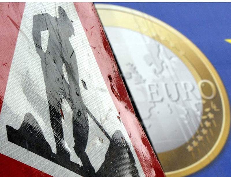 Mélypontra került az euró