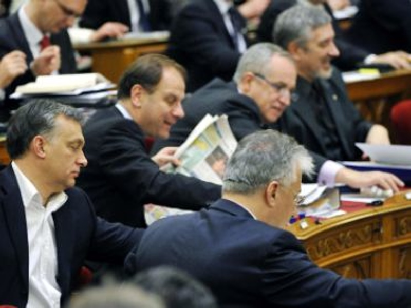 Több mint 600 törvénynél jár az Orbán-kormány