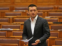 Rogán: nem érdemes faképnél hagyni a minisztert