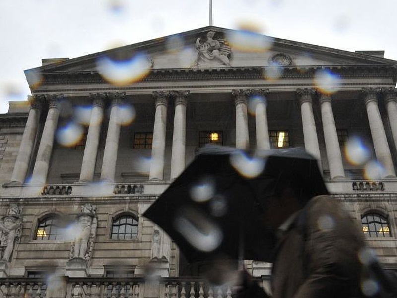 Mit lépett a Bank of England?