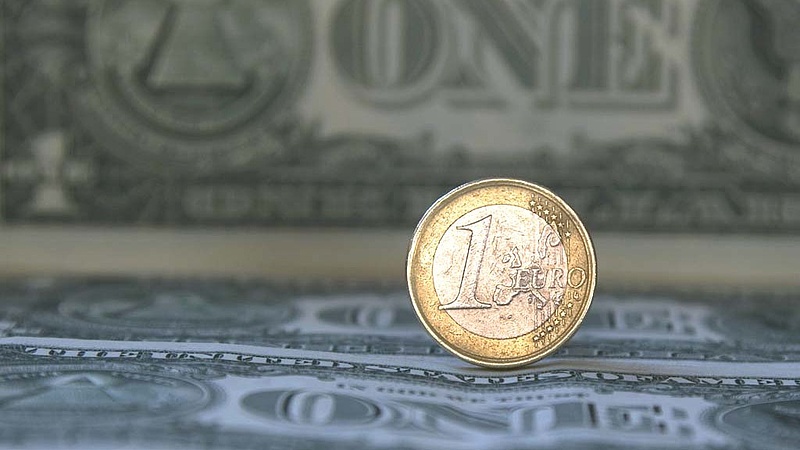 311 forint felett kezdia  napot az euró