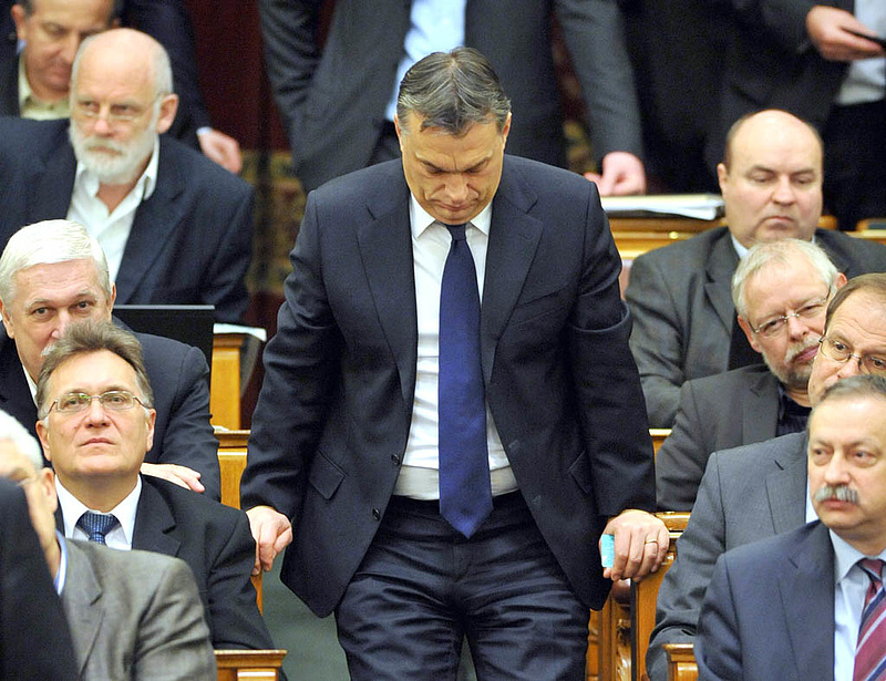 Az \"életéért fut Orbán\"