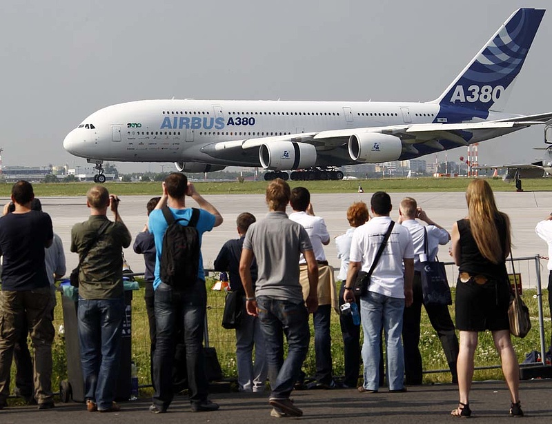 A Boeing megelőzte az Airbust az első félévi eladásokban