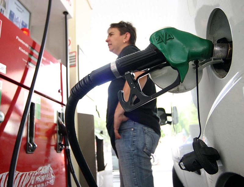 Mi várhatja az autósokat a benzinkutakon jövőre? - ezt mondja az MNB