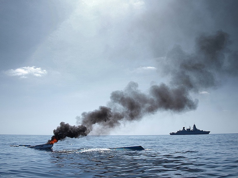 Amerikai hadihajók kísérik a kereskedelmi hajókat a Hormuzi-szoroson