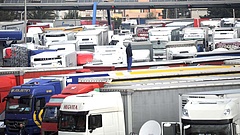 Óriási kamionsorok a szerb-magyar határon