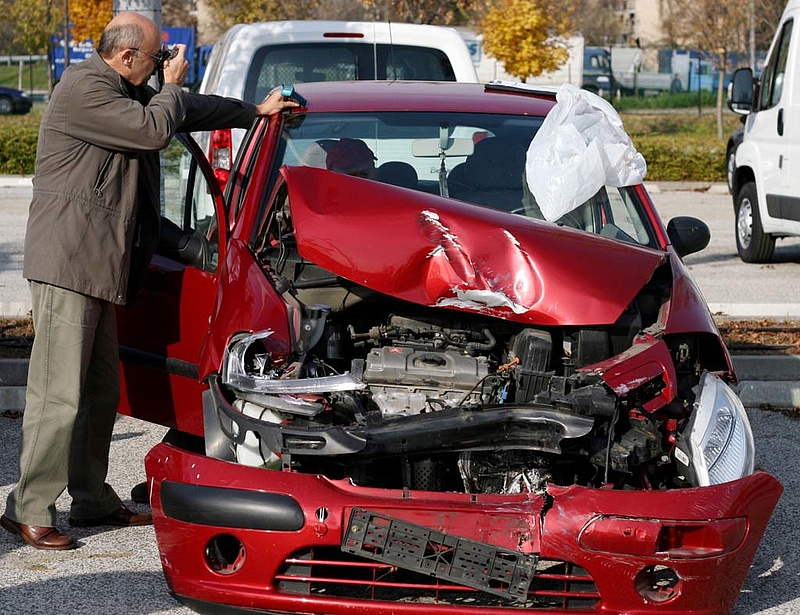 Csökkent a sérüléssel járó balesetek száma, de többen haltak meg az utakon