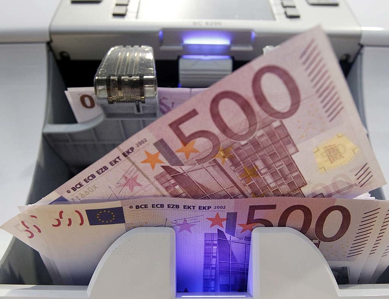 Kapkodnak a román eurókötvények után