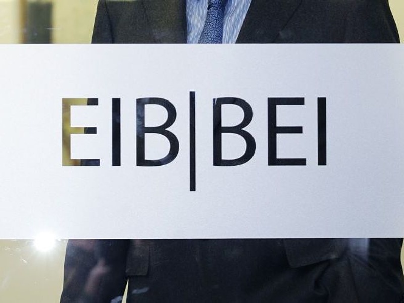 Matolcsy 63 millió eurós hitelszerződést írt alá az EIB-vel (bővített)