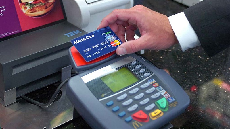 Fordulat jöhet a bankkártyás fizetésben