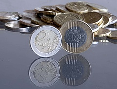 326 forint alatt jegyzik az eurót