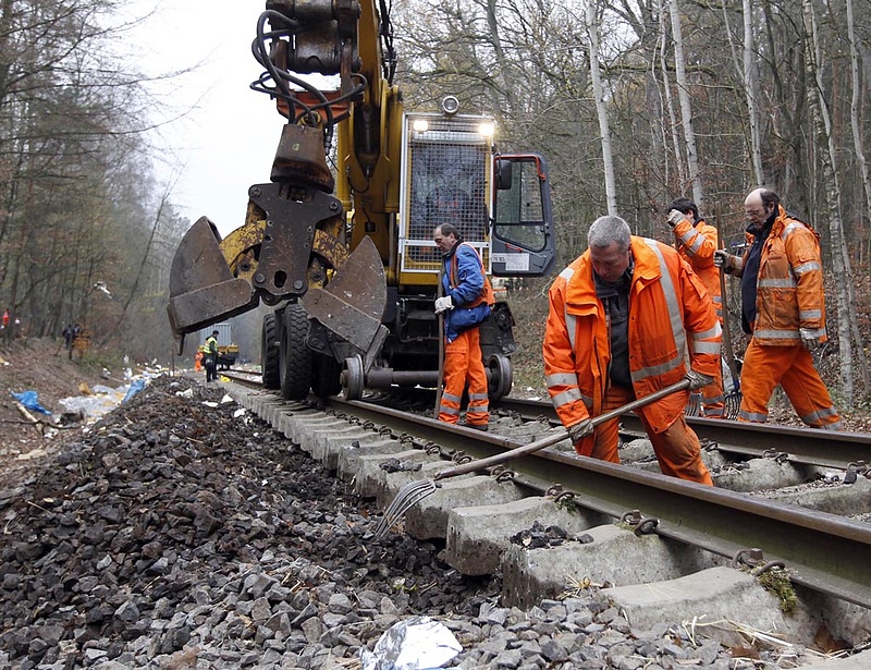 Éjszaka is dolgoznak majd a Kelenföld-Tárnok vasúti vonal felújításán